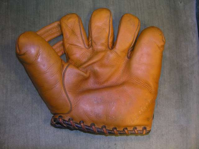 Lloyd Whitey Moore Wilson S5522 Front Doug